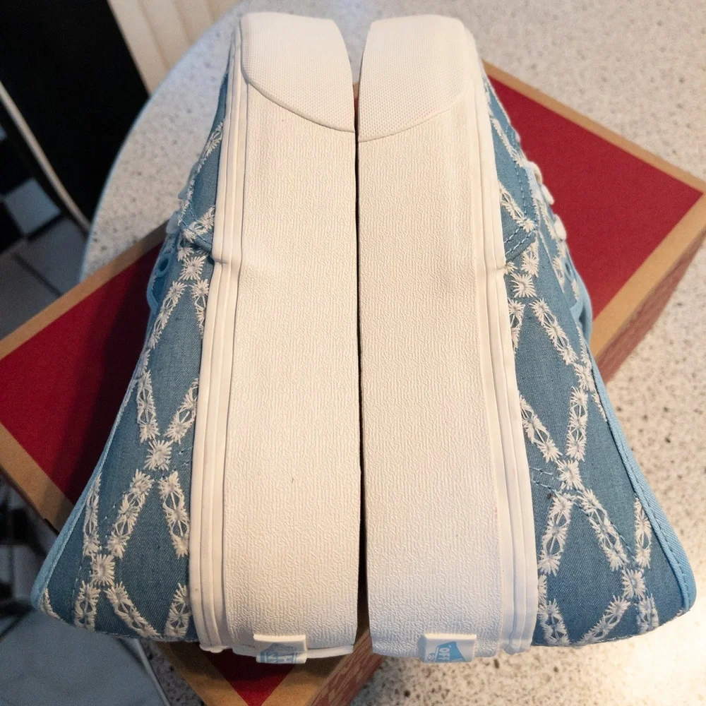 🔥BNWB CITE WHITE&BLUE EMBROIDERED VANS🔥 - Picture 4 of 5